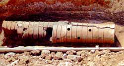 土師遺跡大溝から出土した円筒埴輪の写真