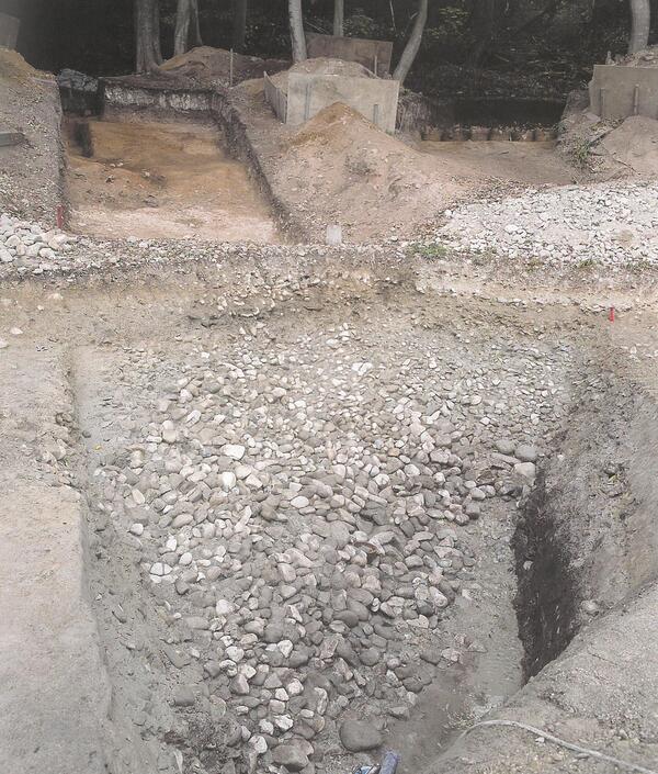 paving stones found from Gobyoyama Kofun