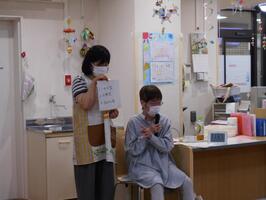 講師が説明している写真