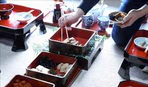 髙林家の正月行事における食の様子