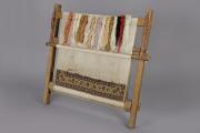 織り途中のトルコ絨毯織機