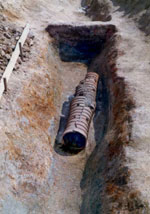 大溝から出土した円筒埴輪の写真1