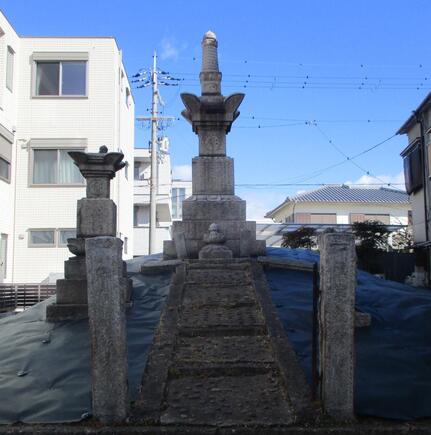 榎宝篋印塔の画像