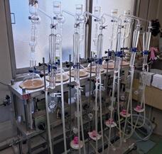 アンモニアの蒸留装置の写真