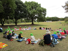 大蓮公園の遊具で遊んだり、お弁当を食べたりし、楽しい時間を過ごしました
