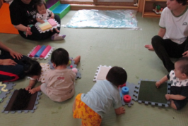 【0歳児】手作りのセンサリーマット