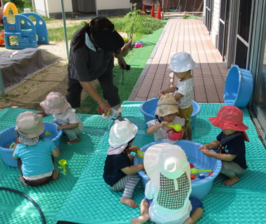 水あそび（1歳児）