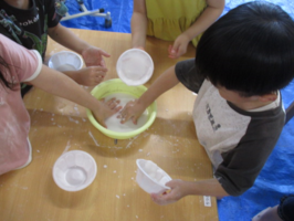片栗粉遊び（4歳児）