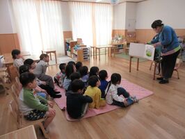 絵本の読み聞かせ