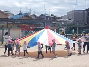 4歳児パラバルーンの様子