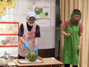 食育集会（スイカ）