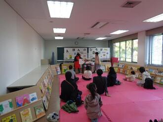えほんのひろばの様子
