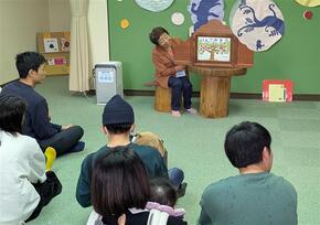 ぴよぴよおはなしかいの様子