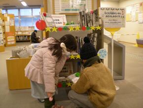 子ども司書サンタのおたのしみぶくろ　当日の様子