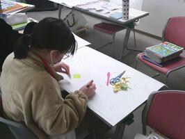 世界地図を作成している様子