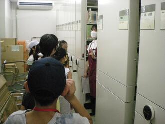 書庫見学
