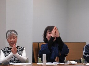 季節のわらべうた「たけのこめだした」の様子