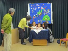 おはなしそよかぜの活動の様子