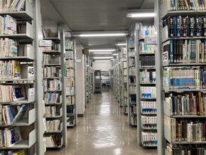中央図書館地下書庫の写真