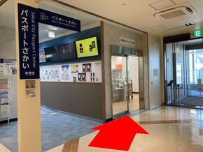 図書館カウンター堺東入口