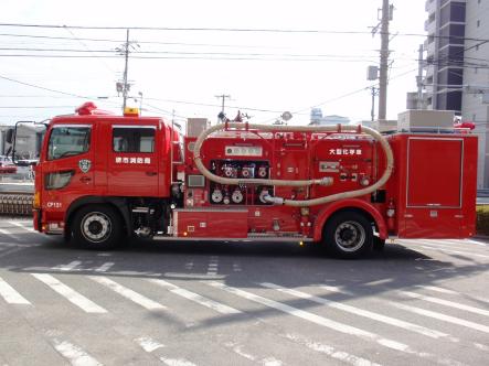 大型化学消防ポンプ自動車の写真