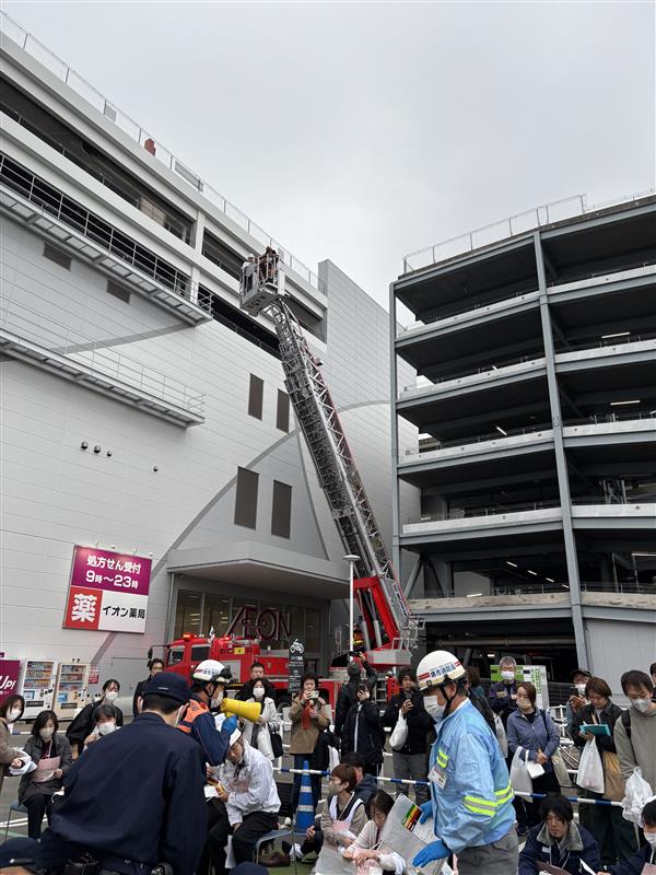 はしご車を活用し救出訓練