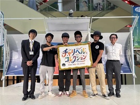 福泉高等学校の生徒会のみなさんと教員