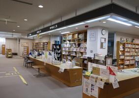 図書館カウンター（LED照明）