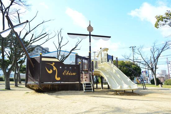 ザビエル公園の複合遊具