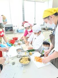親子クッキングの様子
