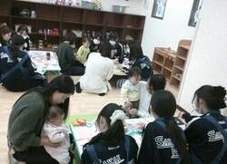 ねんねアートに持つ旗を作る様子