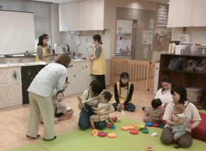 個別対応する様子