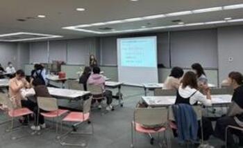 ワークをする保護者の様子