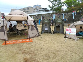 避難所体験テントの様子
