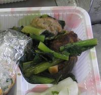 小松菜と肉だんごの炒め蒸しの写真