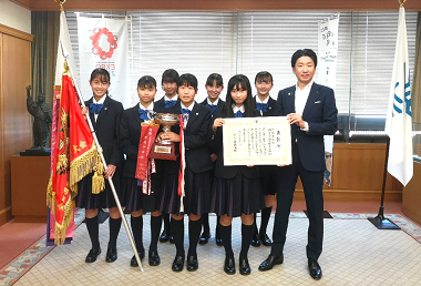 堺リベラル中学校テニス部 表敬訪問及び堺市栄冠賞贈呈式の画像