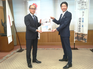 「こども堺G7新聞」寄贈式及び感謝状贈呈式の画像