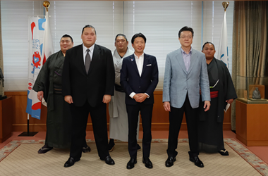 大相撲伊勢ヶ濱部屋の皆様による市長表敬訪問の画像