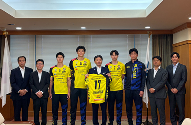 日本製鉄堺ブレイザーズの皆様による表敬訪問の画像