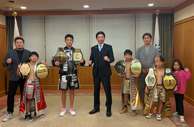 2025年全日本アマチュアキックボクシング選手権大会優勝田中凛空選手による表敬訪問の画像