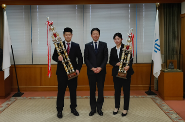 2025極真館全世界空手道選手権大会男子-85キログラム級優勝亀山大輔選手らの画像