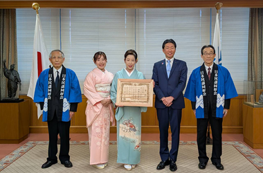「第5回コツコツ節全国大会」名人決定戦優勝者による表敬訪問の画像