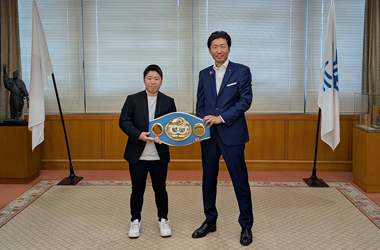 IBF女子世界アトム級王者山中選手による表敬訪問の画像