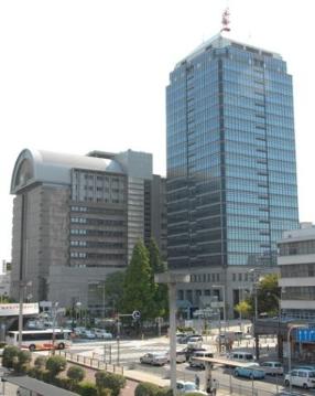 堺東駅 西出口から見た市庁舎