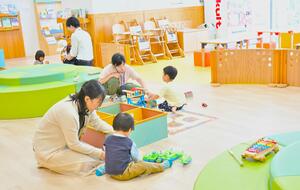 親子で安心して過ごせる居場所があるイメージ写真