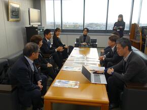 表敬の様子の写真