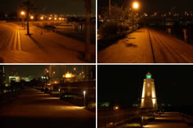 夜間の堺旧港と旧堺燈台へのアプローチの写真