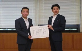 感謝状贈呈の様子（日本マクドナルド株式会社様）