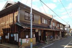 長屋の建ち並びあ